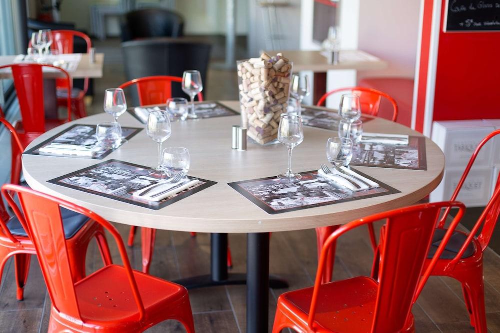 restaurant cafeteria