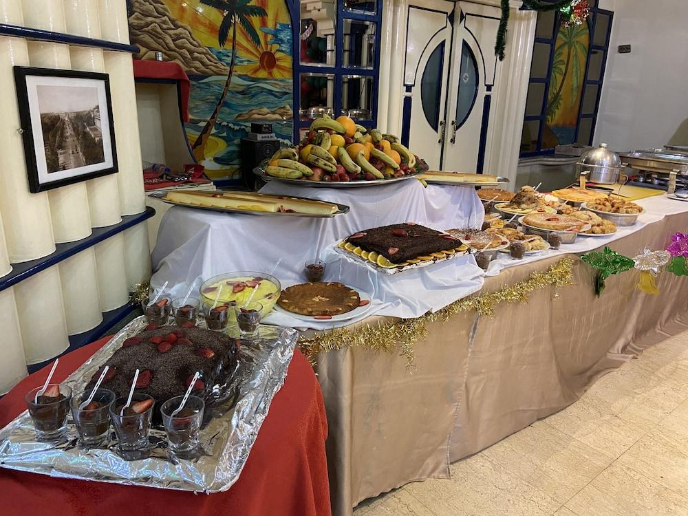 restaurant cafeteria