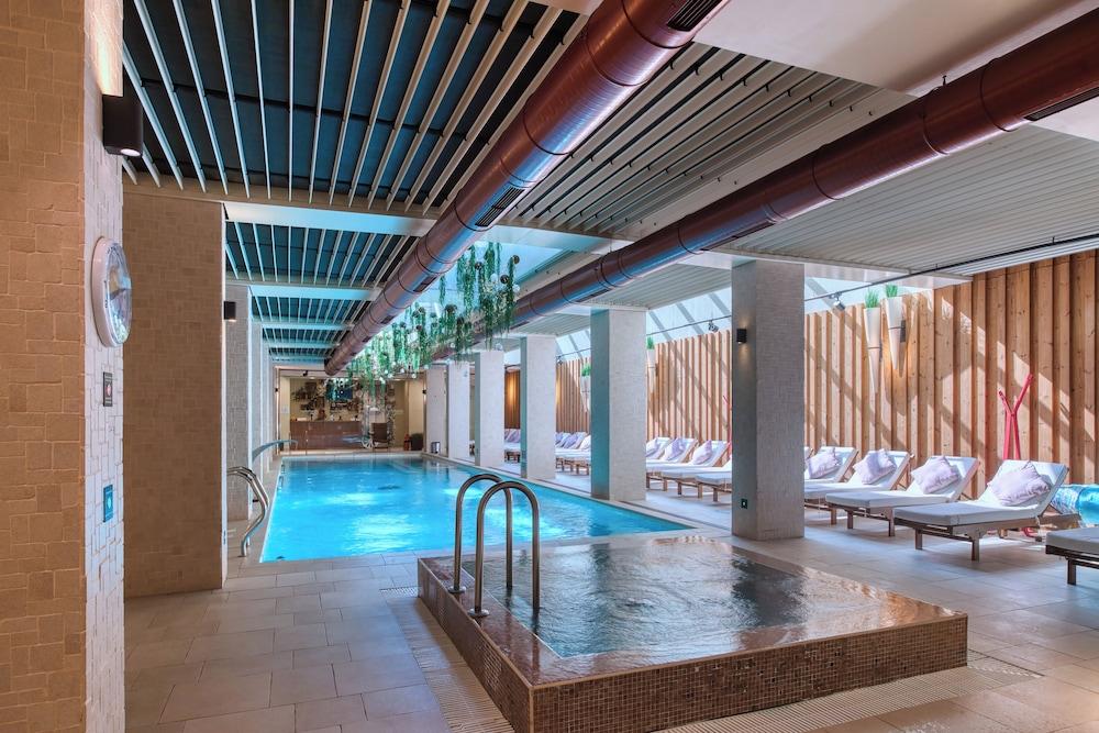 swimming pool spa