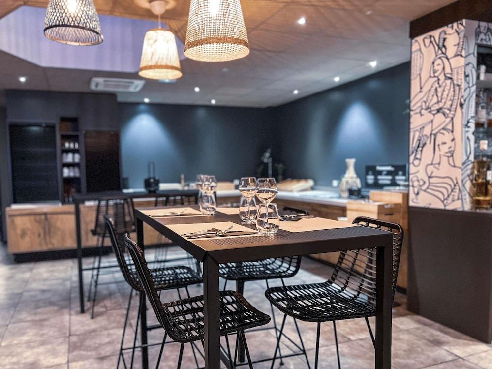 restaurant cafeteria