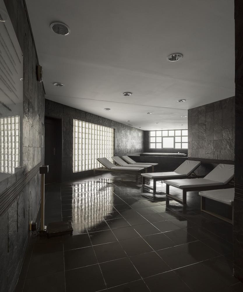 swimming pool spa