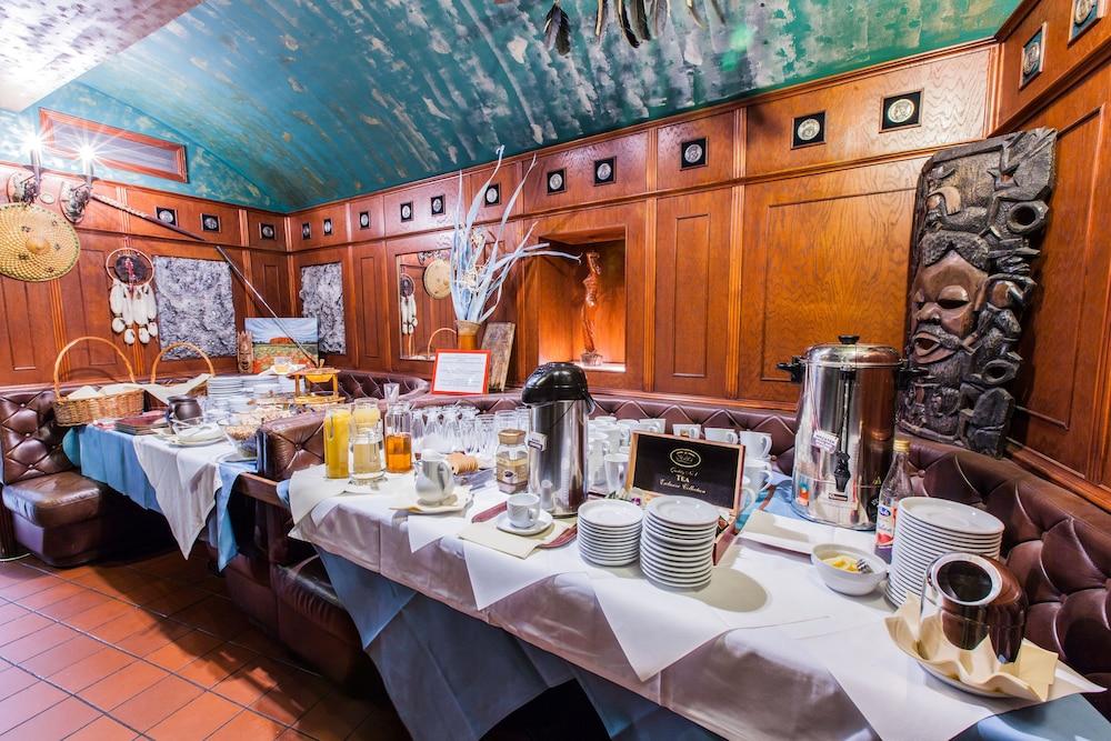 restaurant cafeteria