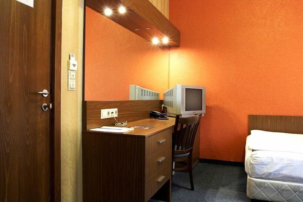 restaurant-cafeteria