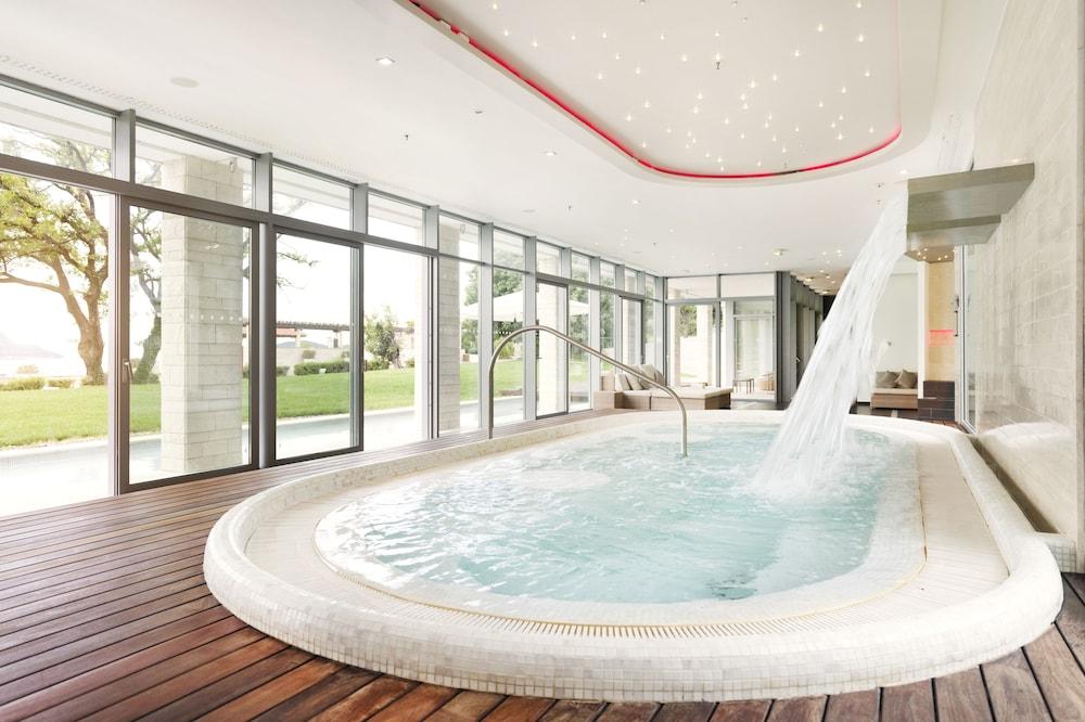 swimming pool spa