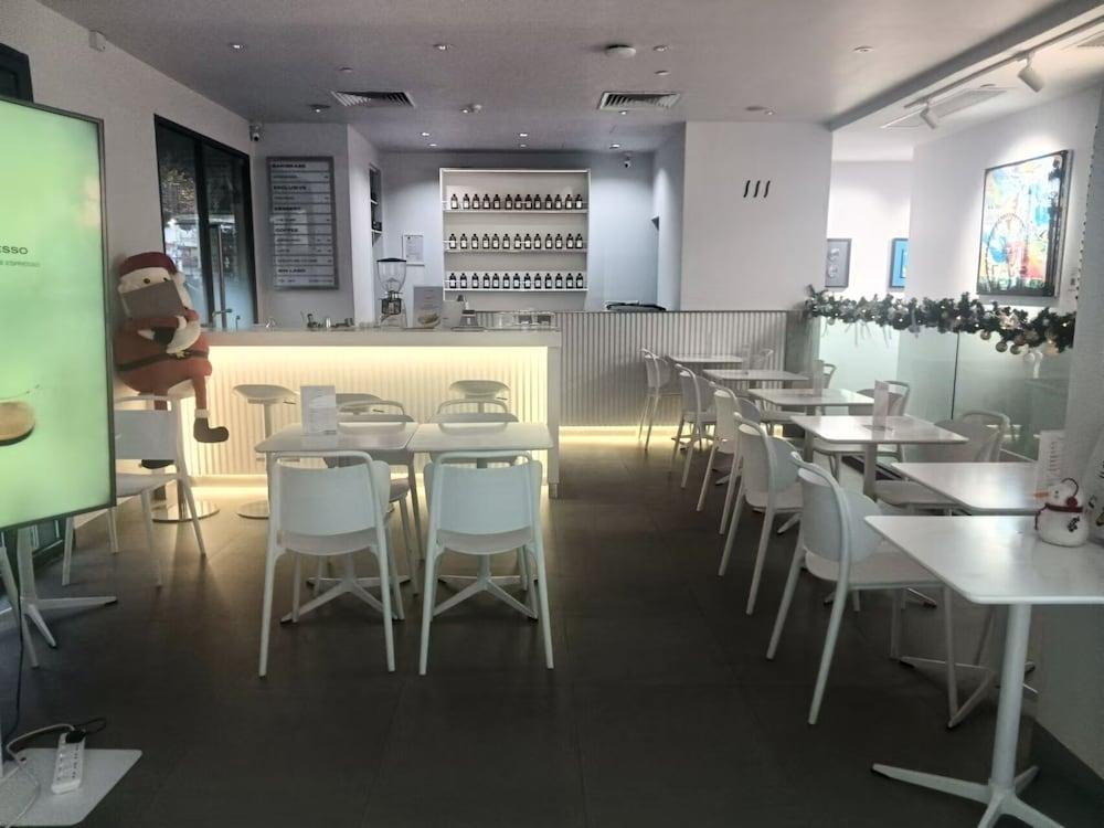 restaurant cafeteria