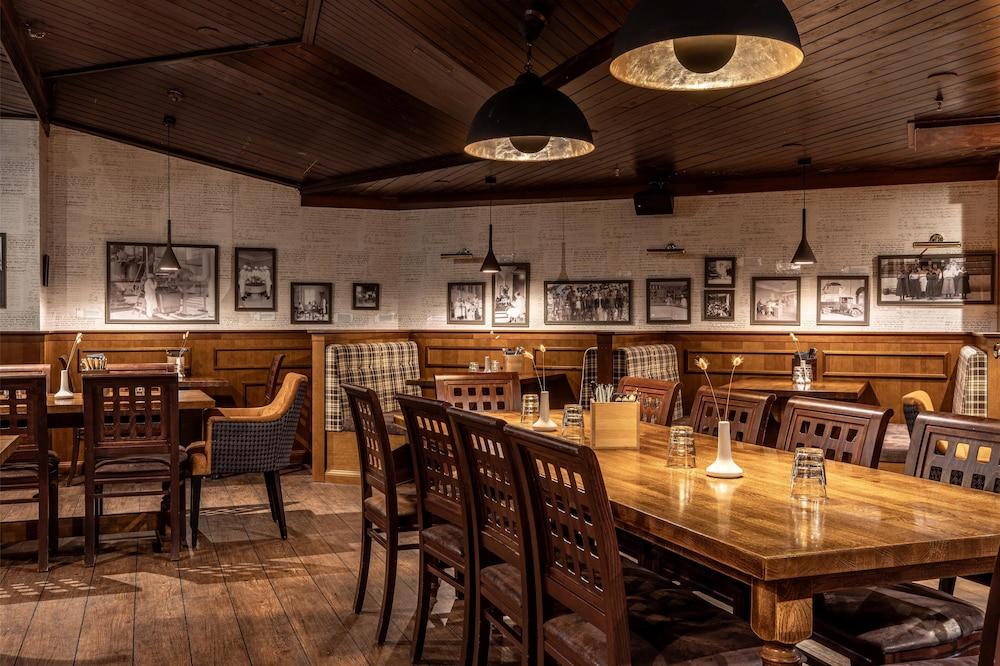 restaurant cafeteria