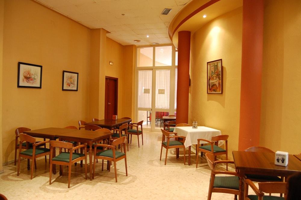 restaurant cafeteria