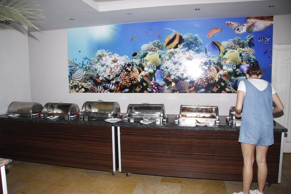 restaurant-cafeteria