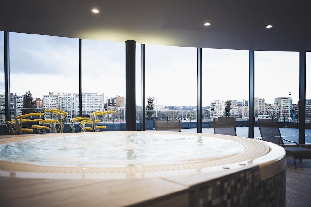 swimming pool spa