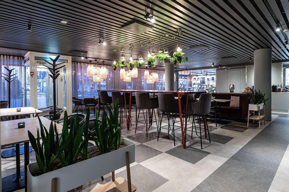 restaurant cafeteria