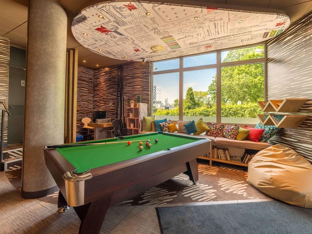 swimming pool spa