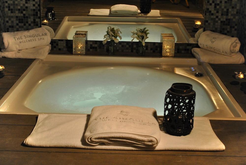 swimming pool spa