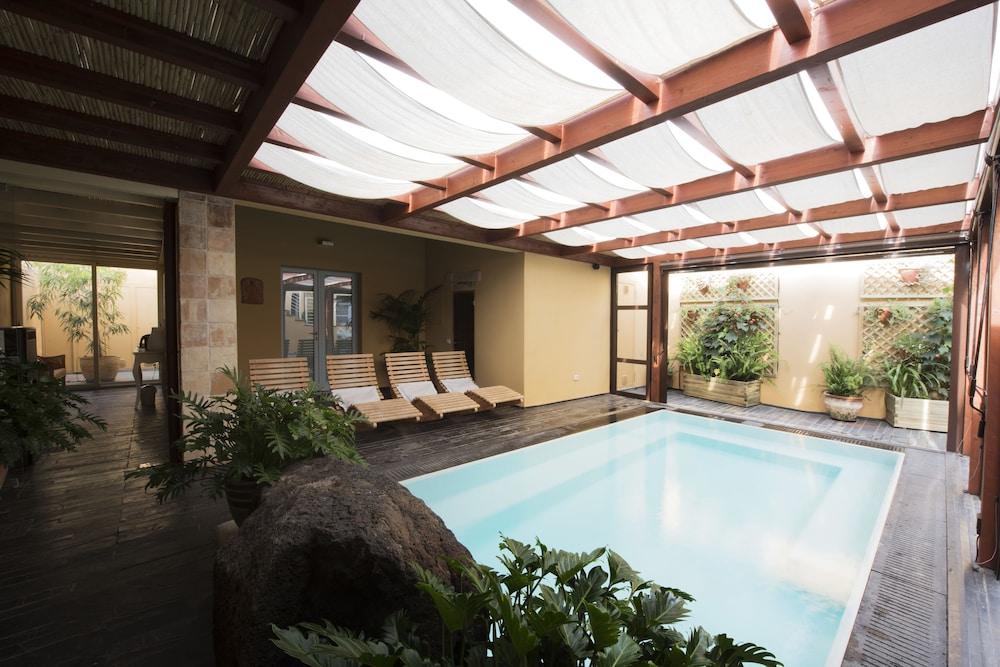 swimming pool spa