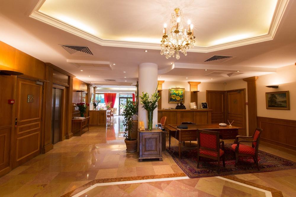 lobby