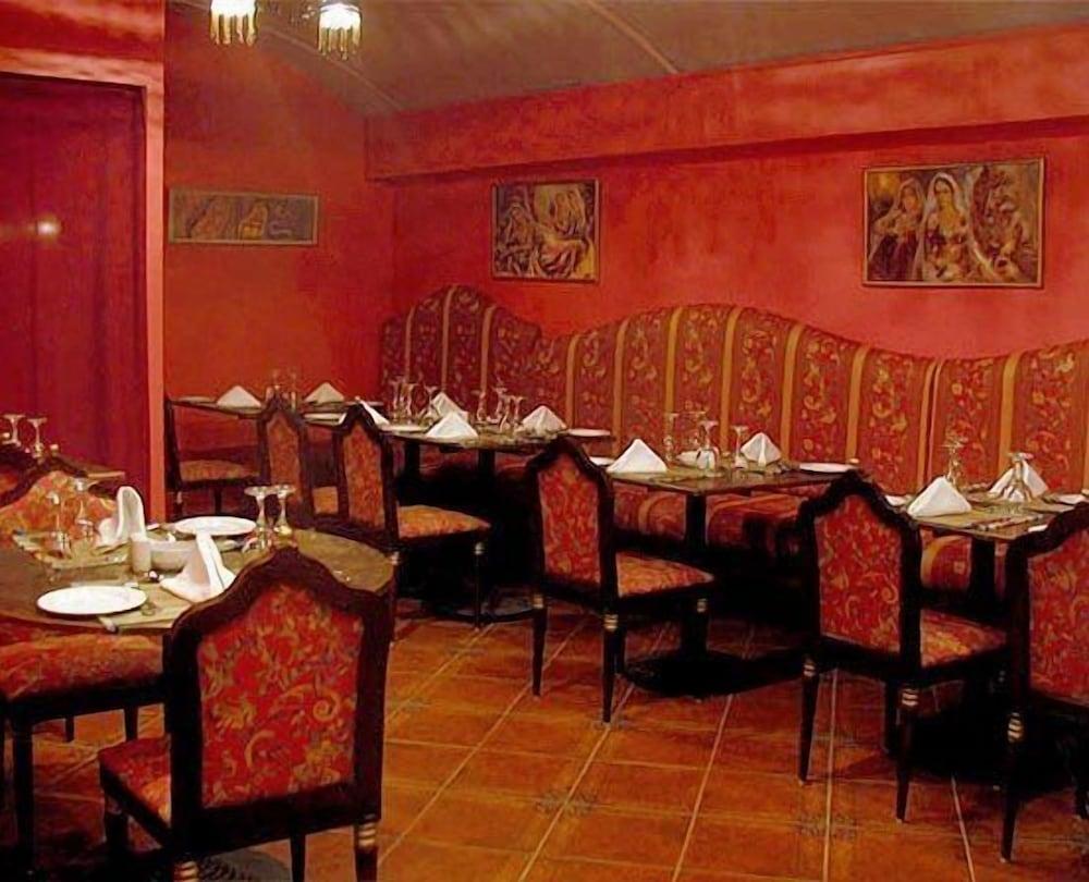 restaurant cafeteria