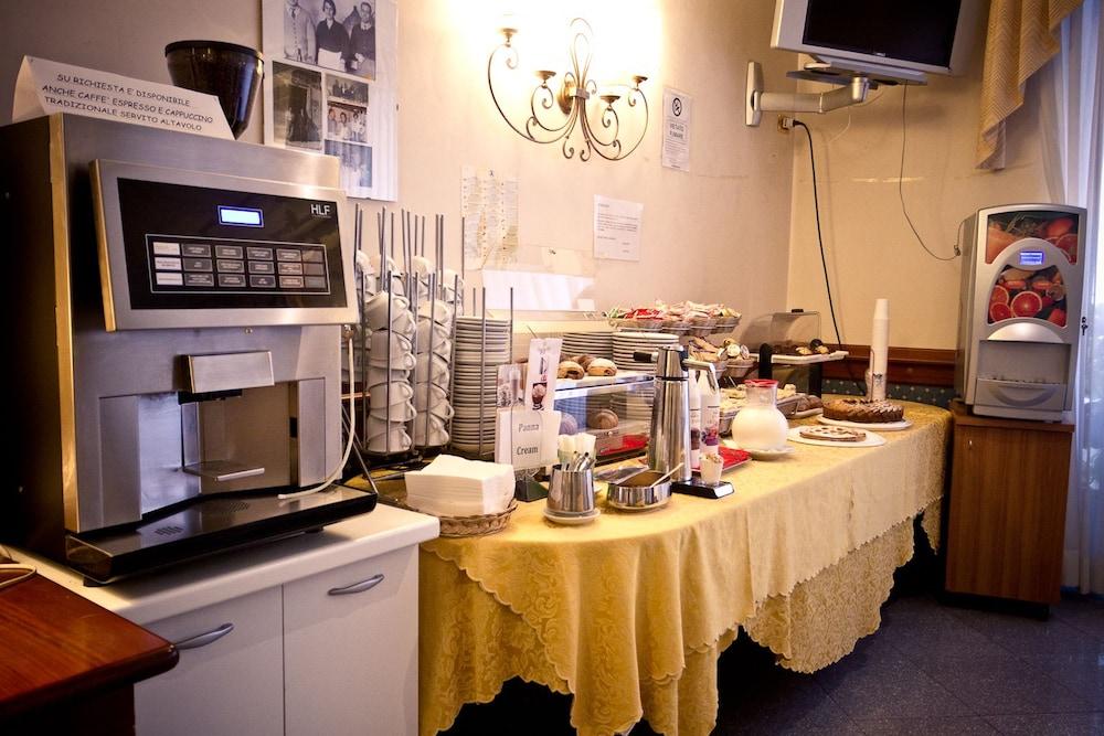 restaurant-cafeteria