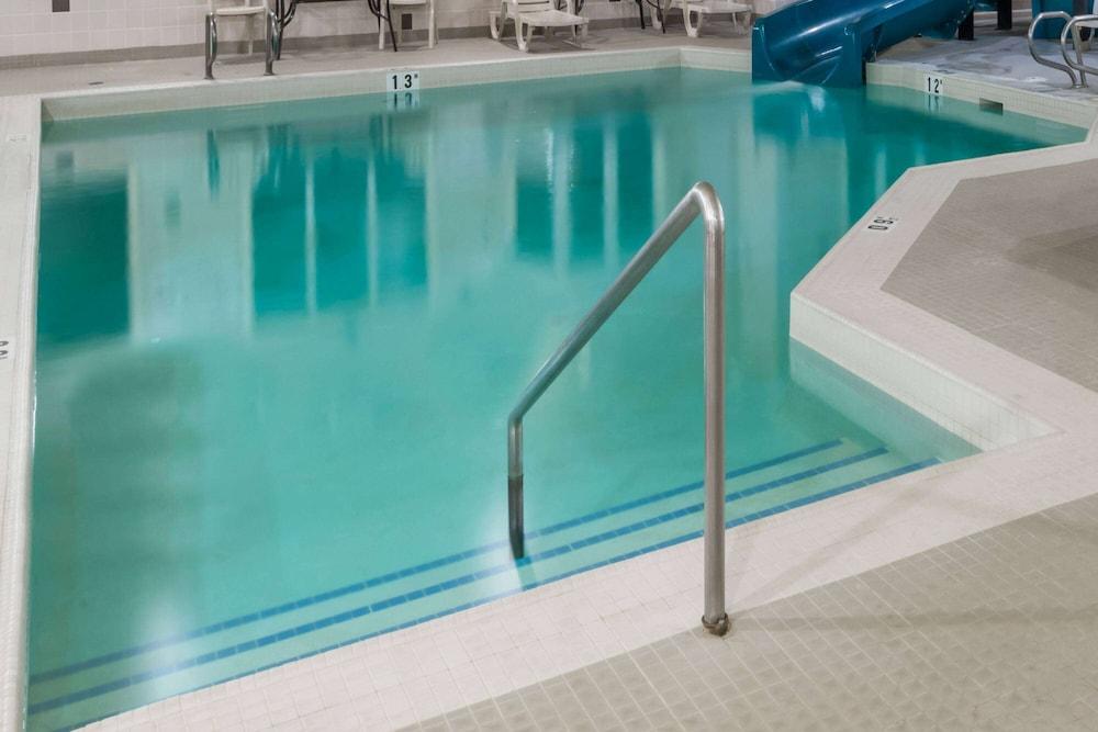 swimming pool spa
