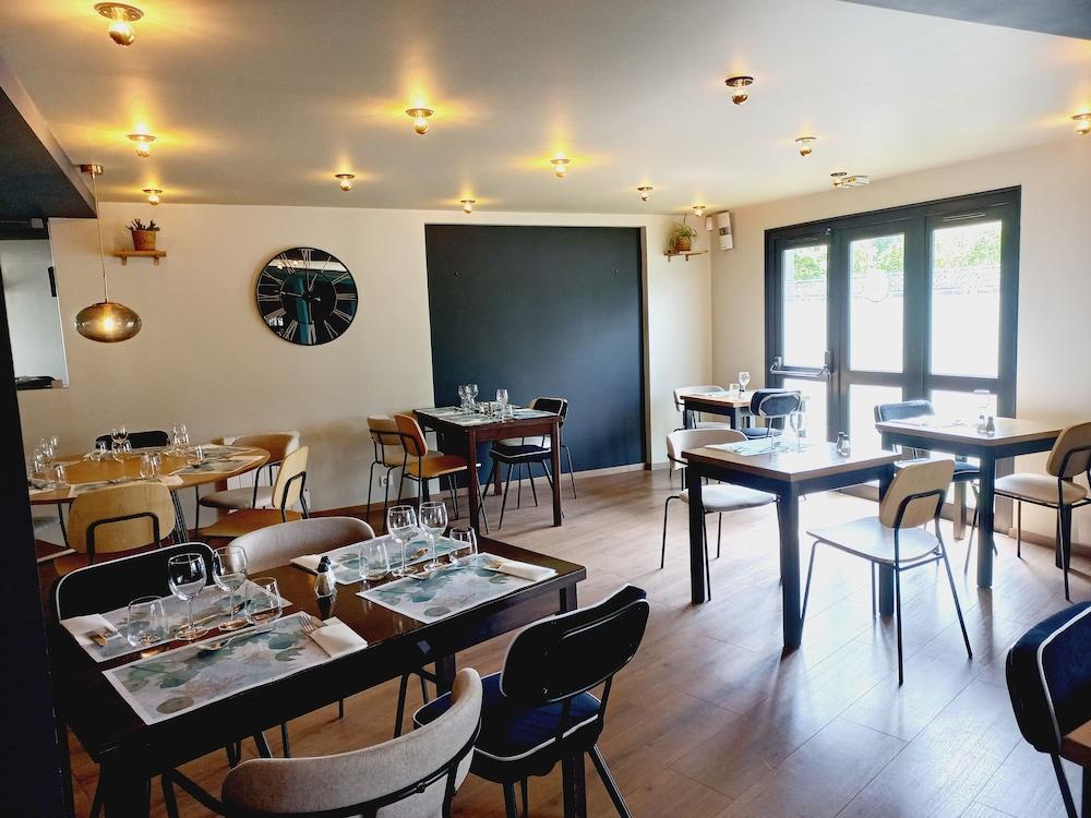 restaurant cafeteria