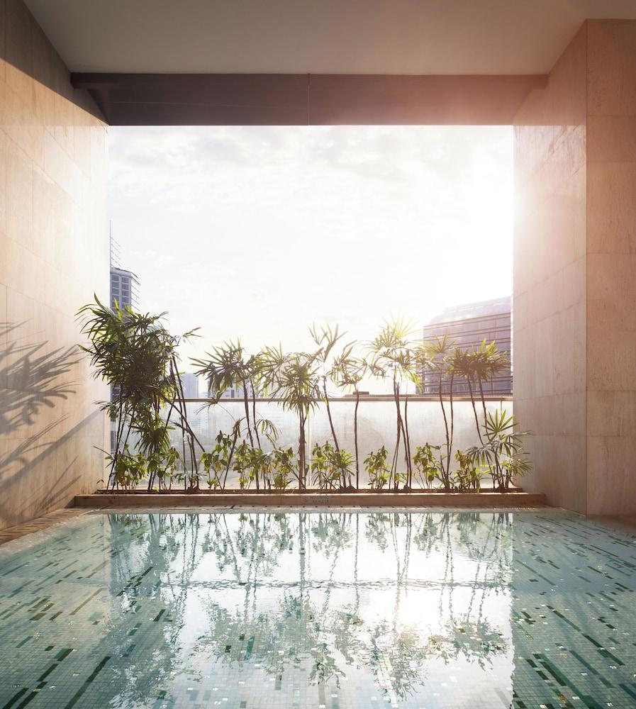 swimming pool spa