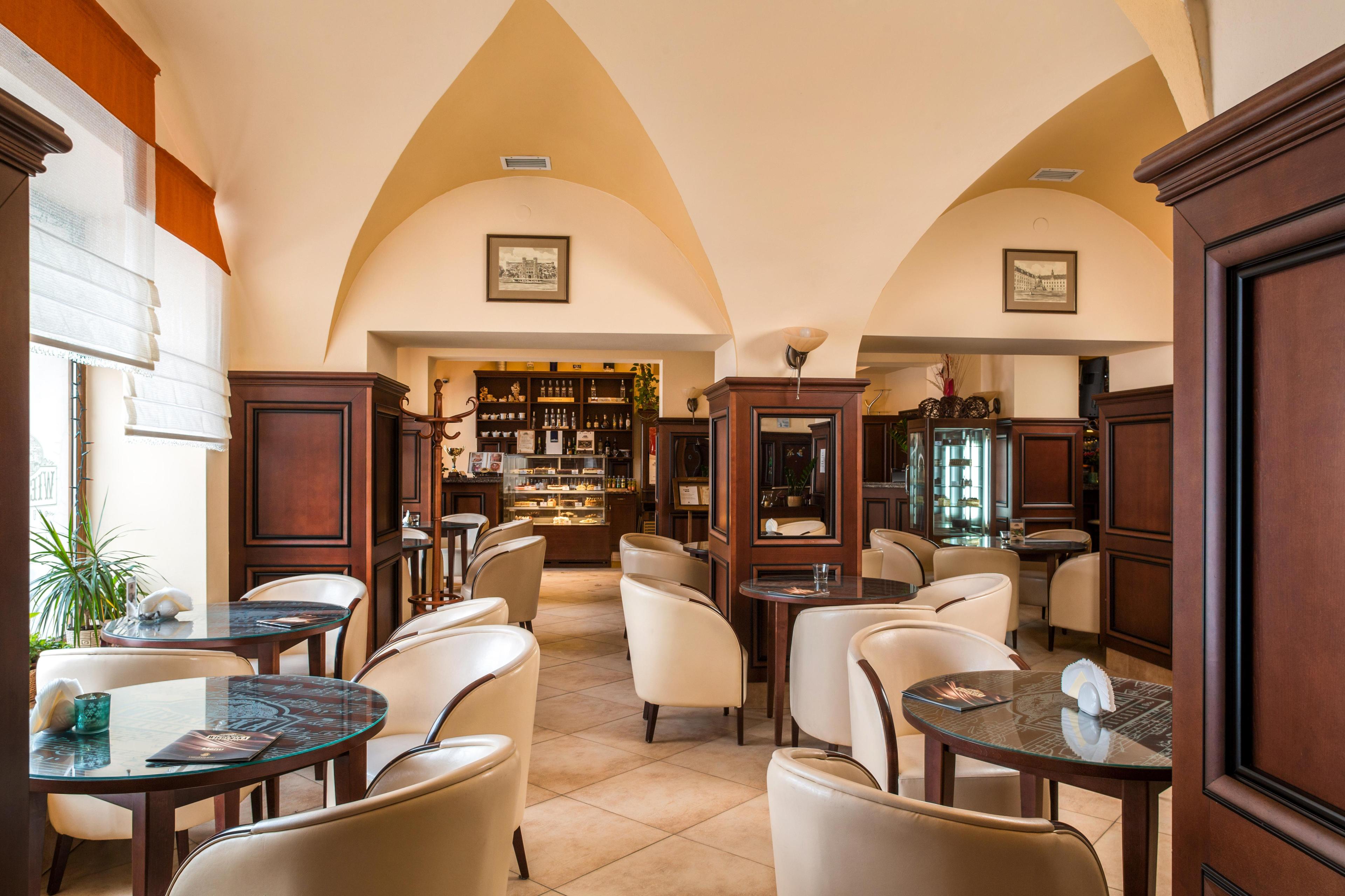 restaurant cafeteria