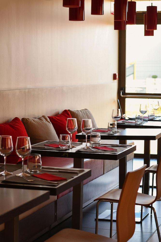restaurant cafeteria