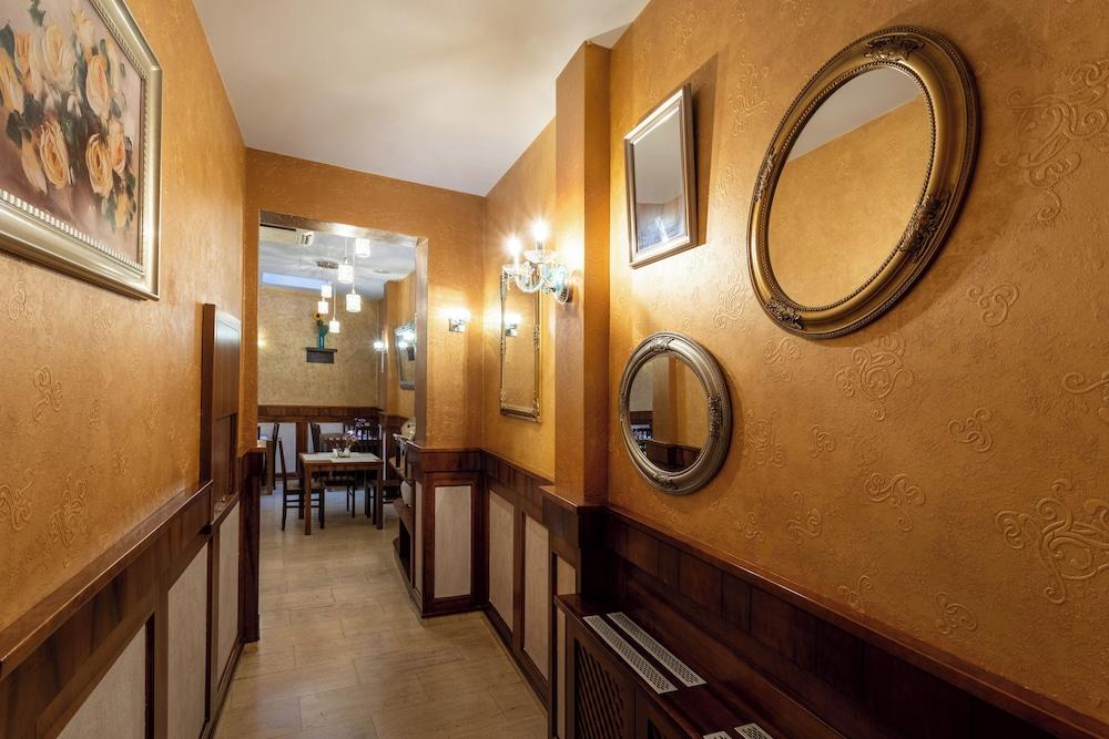 restaurant cafeteria