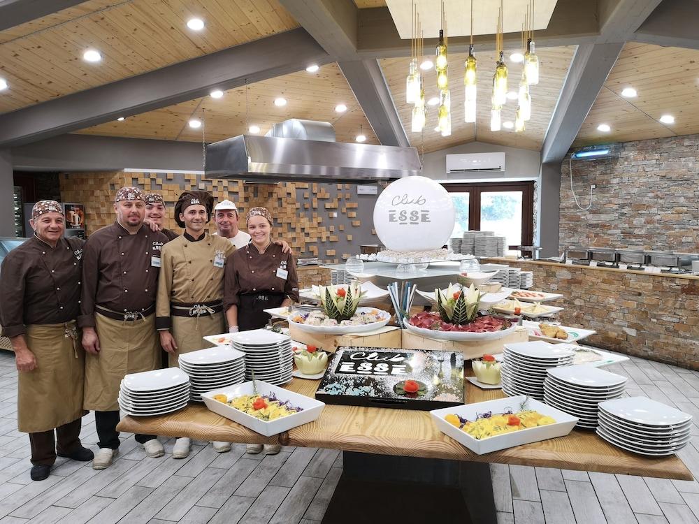 restaurant cafeteria