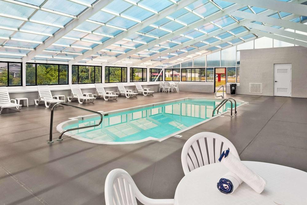 swimming pool spa