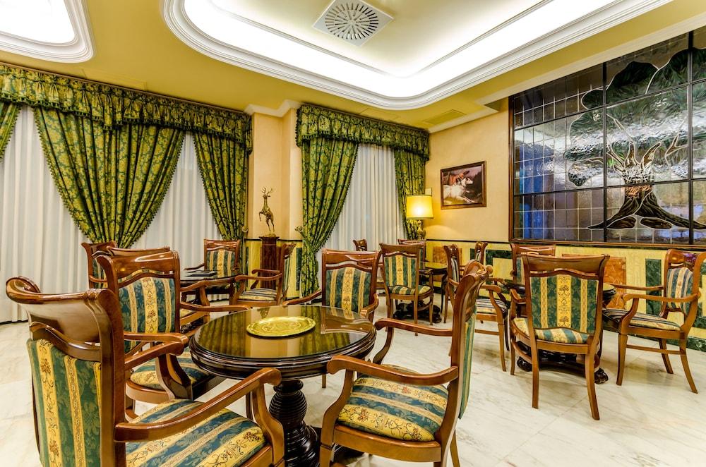 restaurant cafeteria