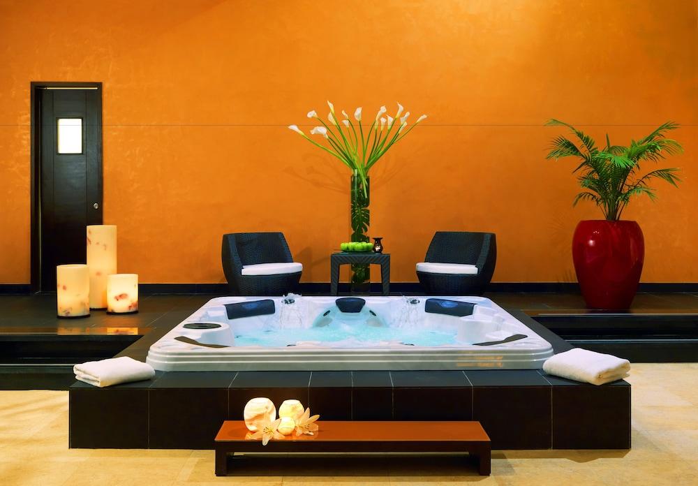 swimming pool spa