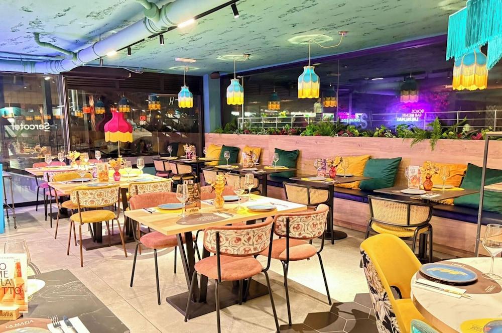 restaurant cafeteria