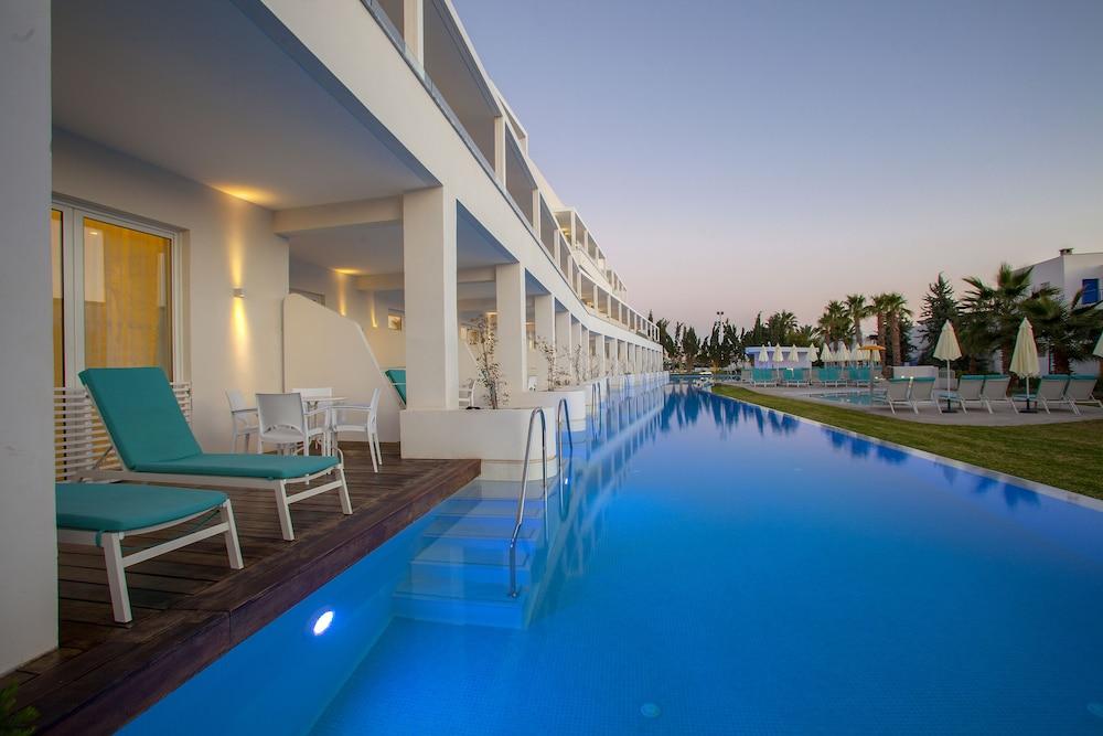 swimming pool spa