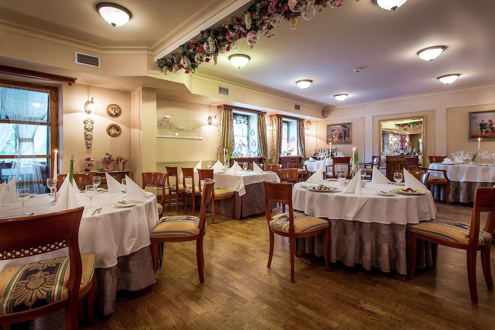 restaurant-cafeteria