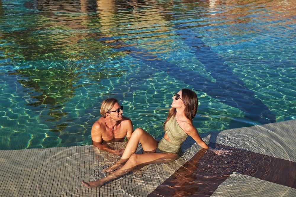 swimming pool spa