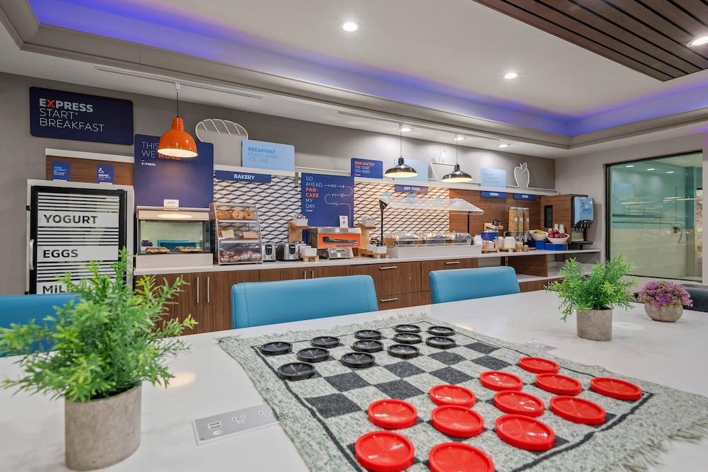 restaurant cafeteria