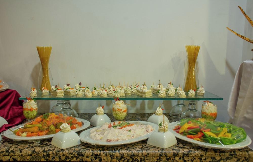 restaurant cafeteria
