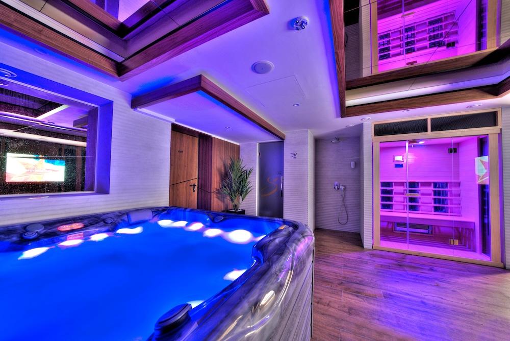 swimming pool spa