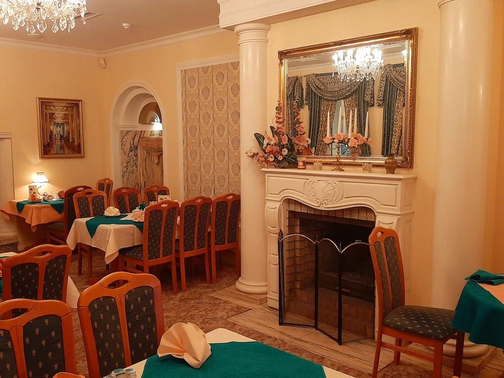 restaurant cafeteria