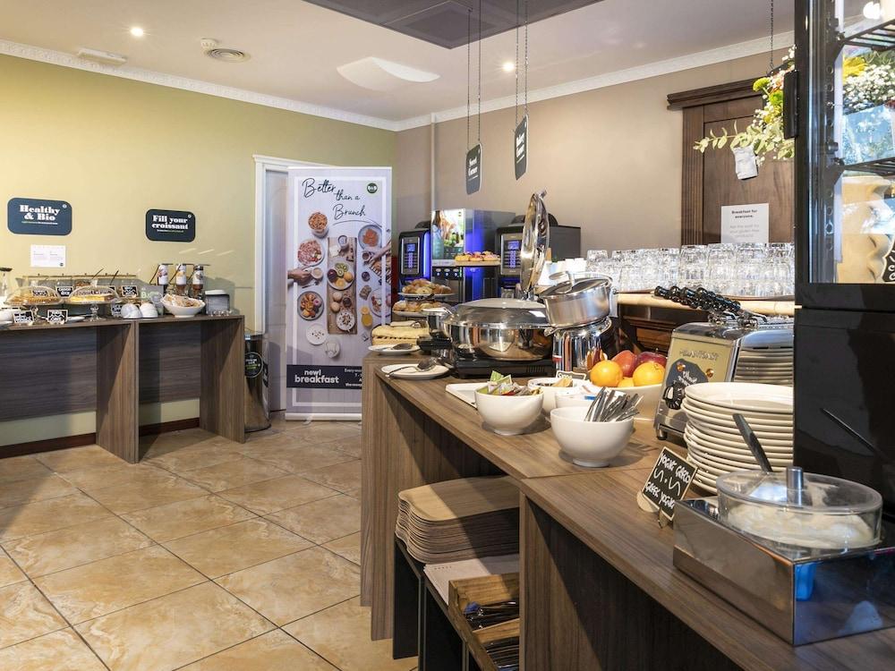 restaurant cafeteria