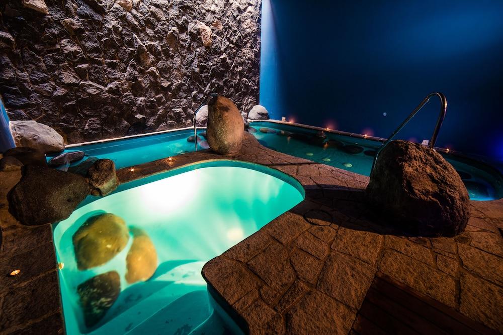 swimming pool spa