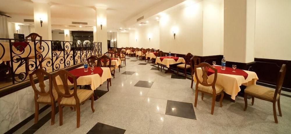restaurant cafeteria