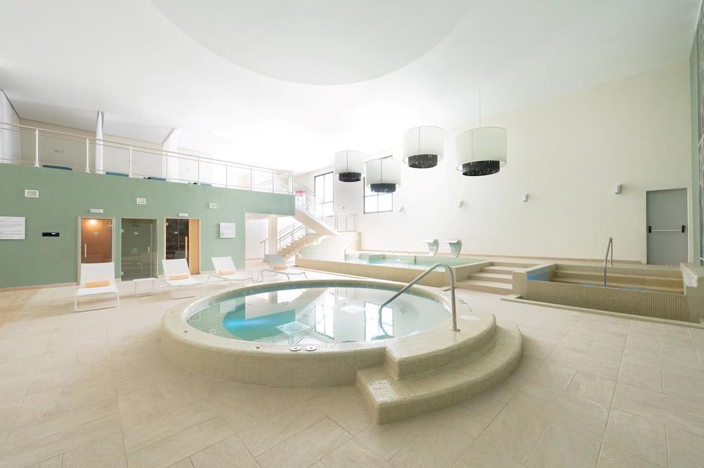 swimming pool spa
