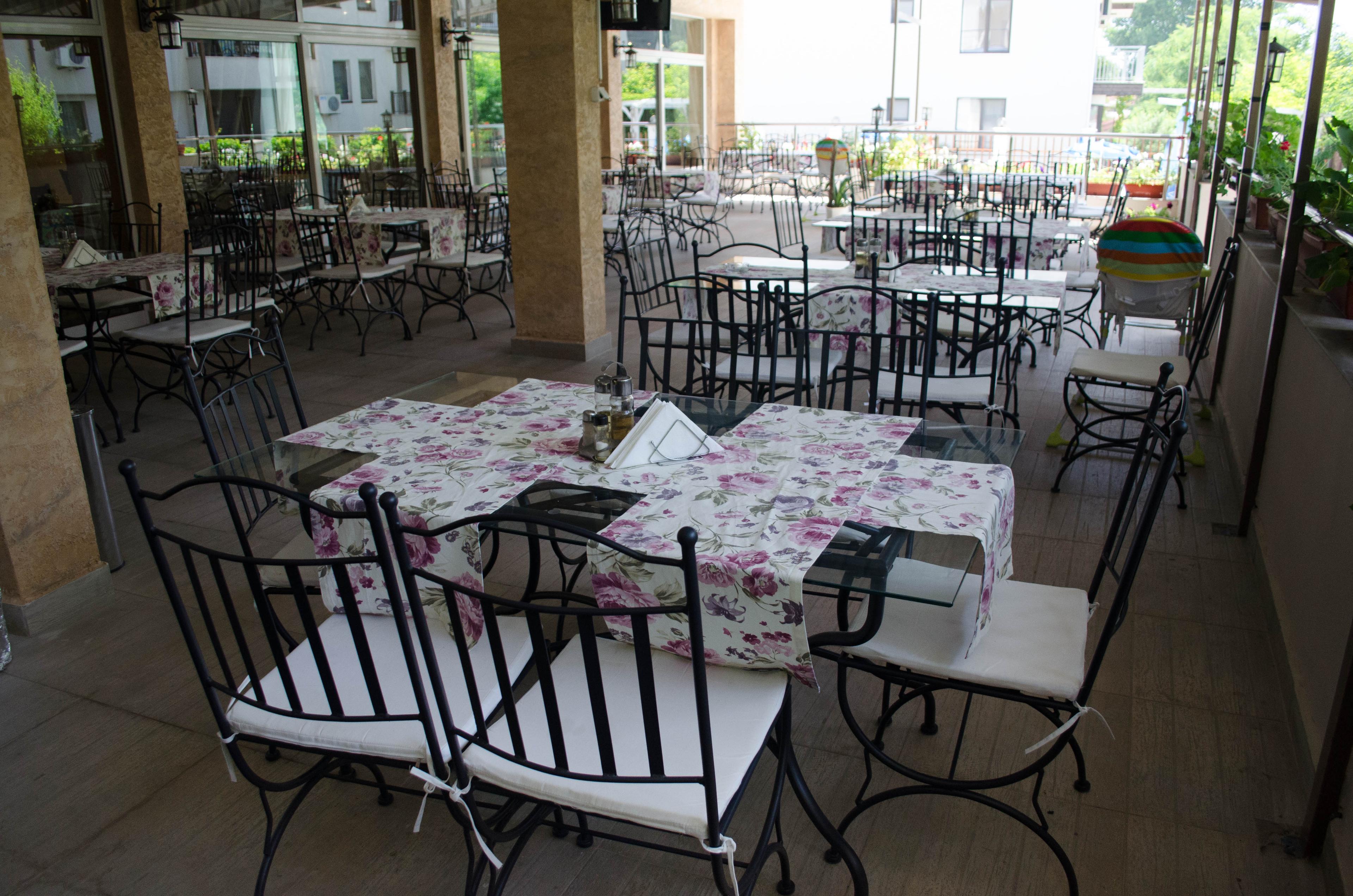 restaurant cafeteria