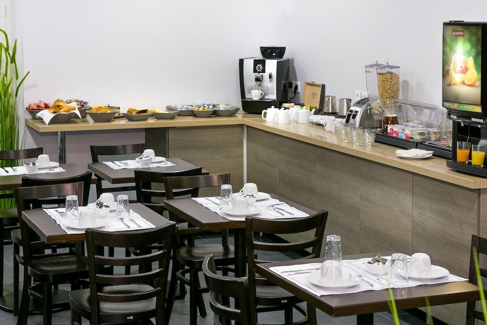 restaurant cafeteria