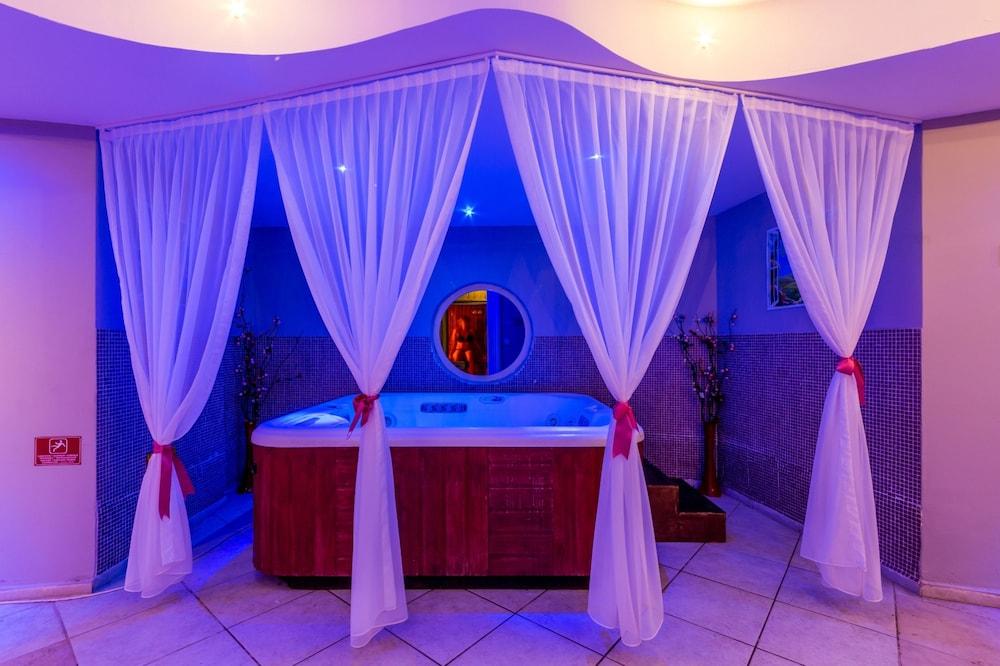 swimming pool spa