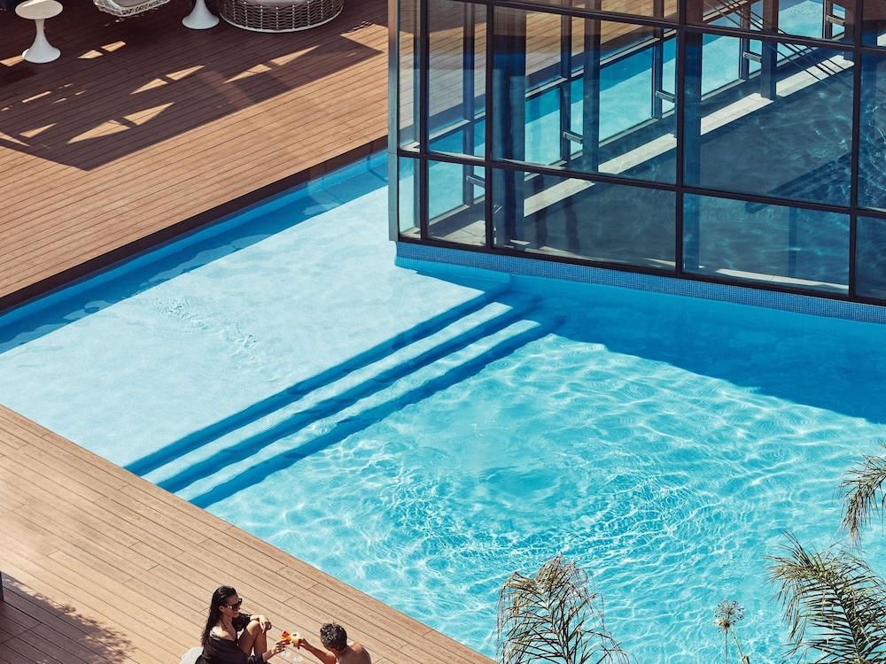 swimming pool spa