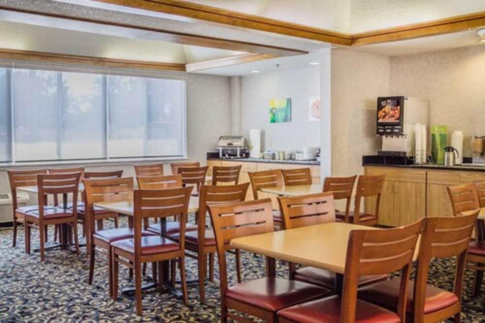 restaurant cafeteria