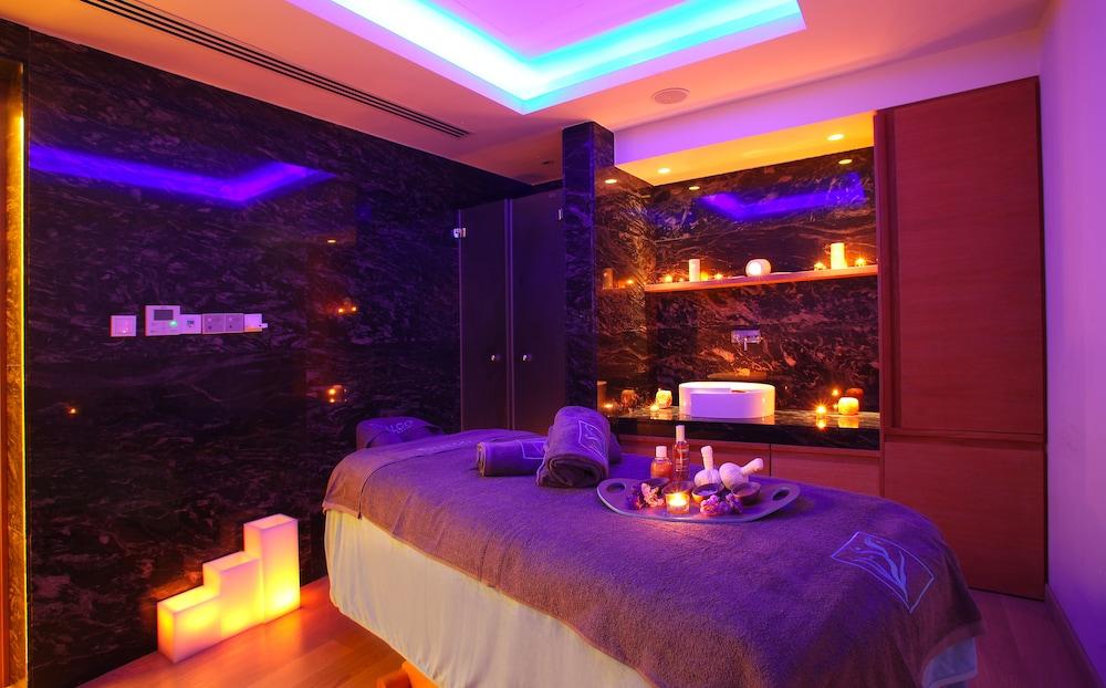 swimming pool spa