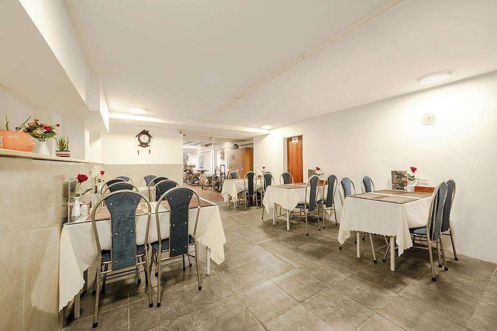 restaurant cafeteria