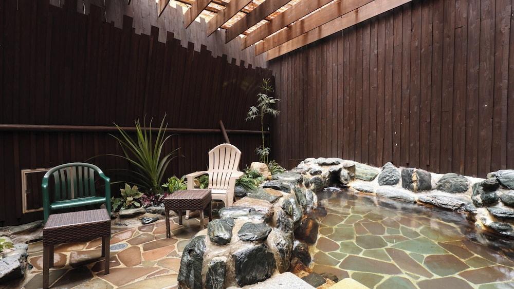 swimming pool spa